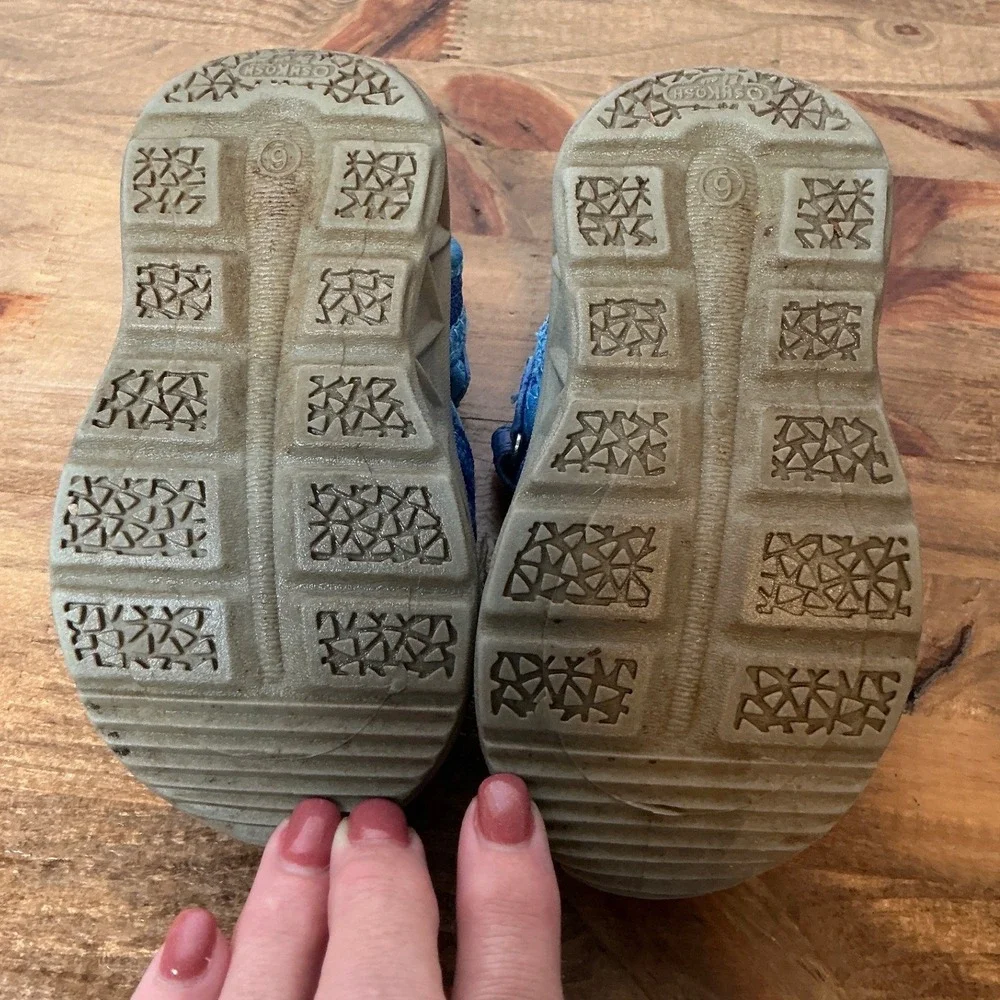 OshKosh B'gosh Water Sandals Toddler Size 6 Blue Closed Toe Washable Bump Toe